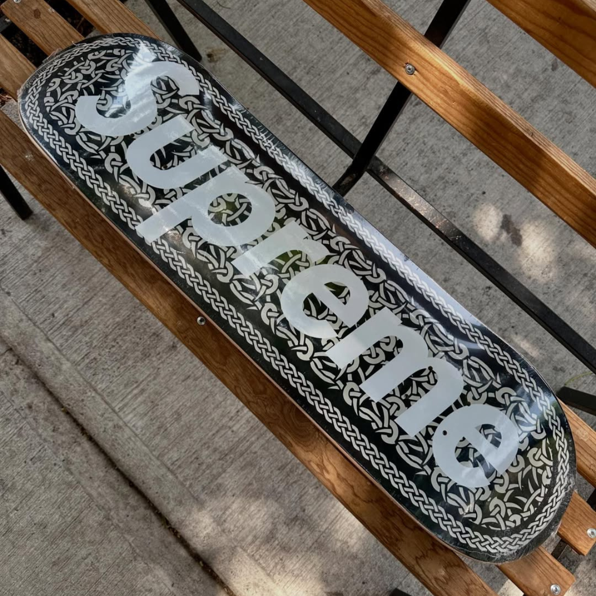 スケートボード supreme Celtic Knot Skateboard 8.5 Black Supreme Celtic Knot Skateboard (FW21) - $58 supreme Celtic