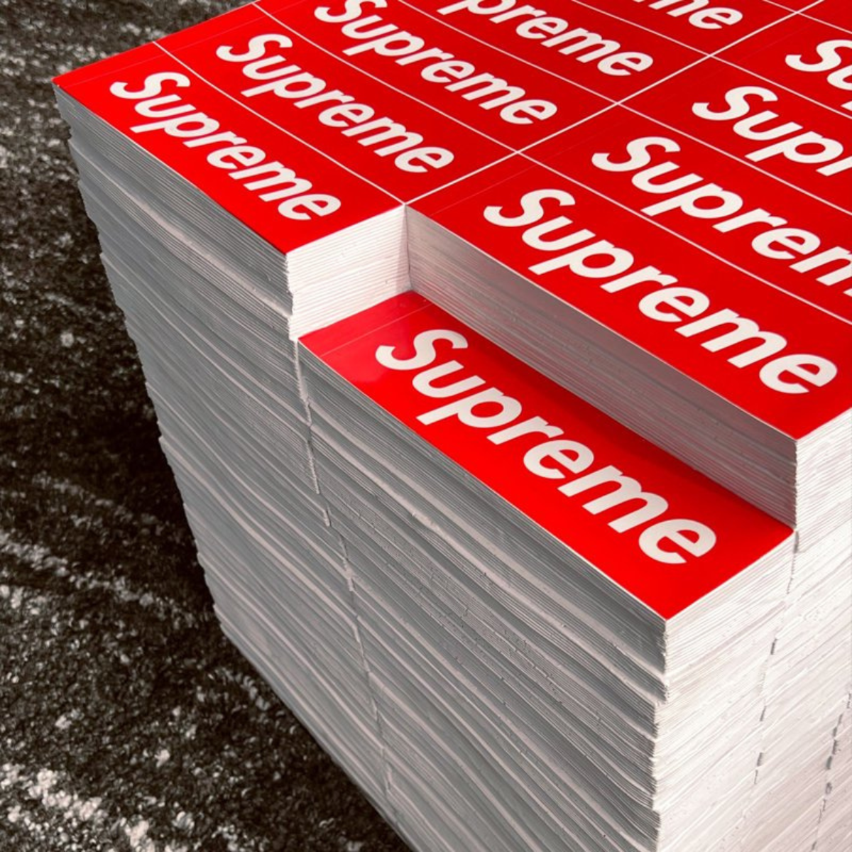 スツール Supreme Rotary Hero Sticker Bricks Stool Supreme Rotary Hero Sticker Bricks Stool Side Table (FW23